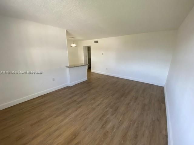 For Rent: $1,700 (1 beds, 1 baths, 675 Square Feet)