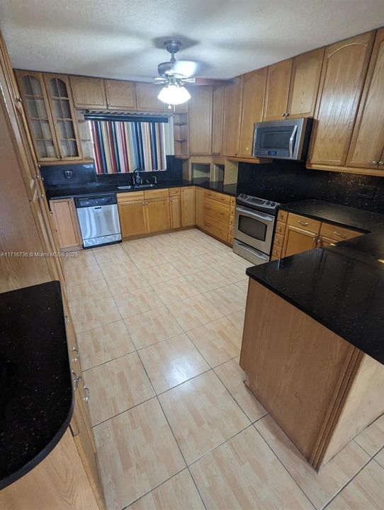 En Venta: $820,000 (3 camas, 2 baños, 1852 Pies cuadrados)