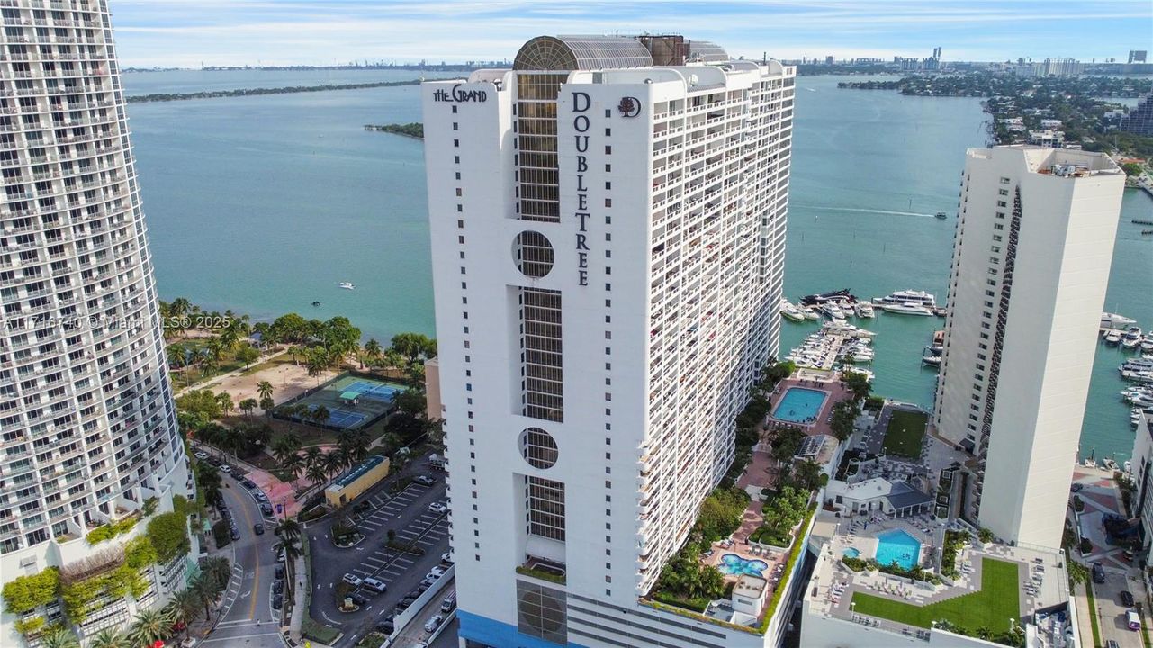 The Grand is a Miami favorite in Edgewater between Miami Beach, Edgewater & Brickell offering a retail mall with local boutique retailers, offices, and restaurant options onsite.