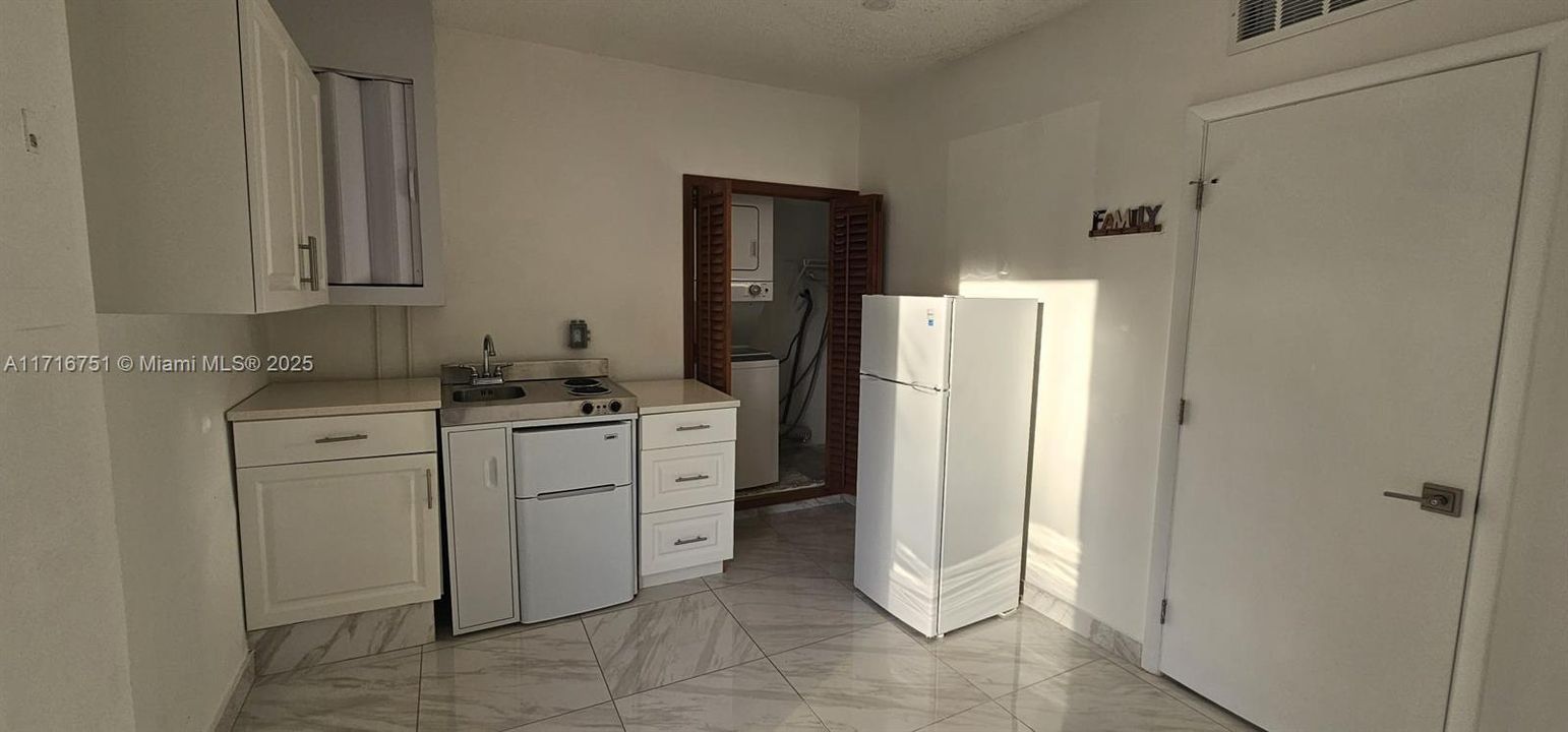 For Rent: $1,600 (1 beds, 1 baths, 1701 Square Feet)