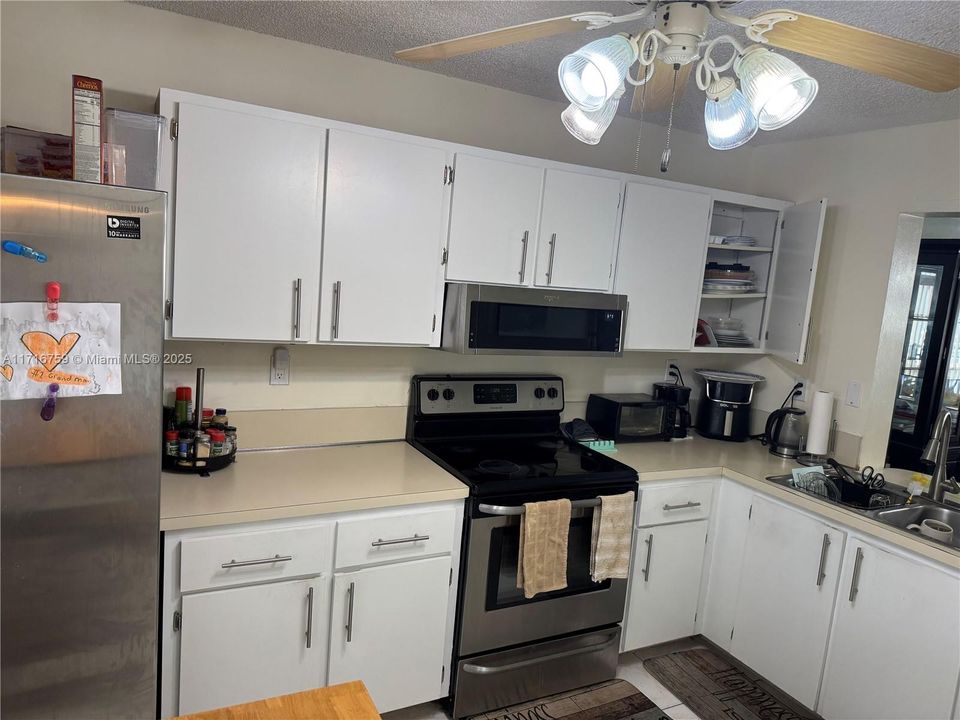 For Sale: $180,000 (2 beds, 2 baths, 1019 Square Feet)