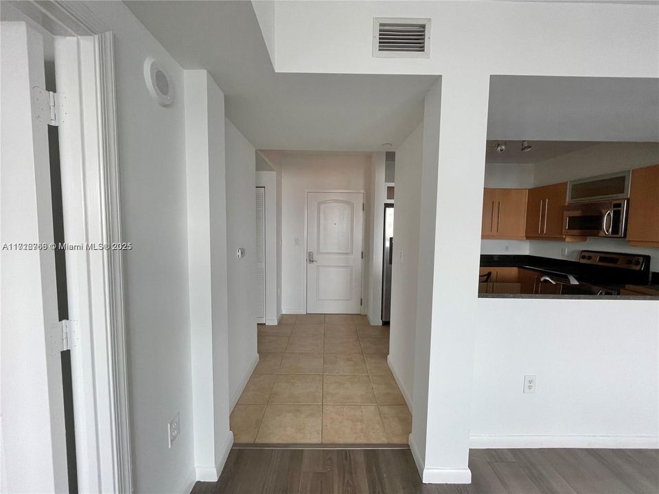 For Rent: $2,500 (1 beds, 1 baths, 777 Square Feet)