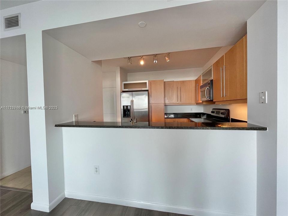 For Rent: $2,500 (1 beds, 1 baths, 777 Square Feet)