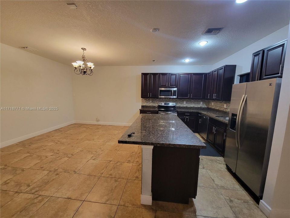 For Rent: $4,500 (3 beds, 2 baths, 1965 Square Feet)