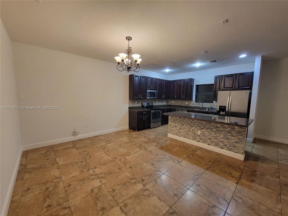 For Rent: $4,500 (3 beds, 2 baths, 1965 Square Feet)