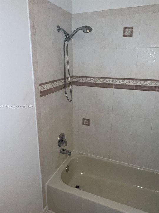 В аренду: $2,500 (3 спален, 2 ванн, 1190 Квадратных фут)