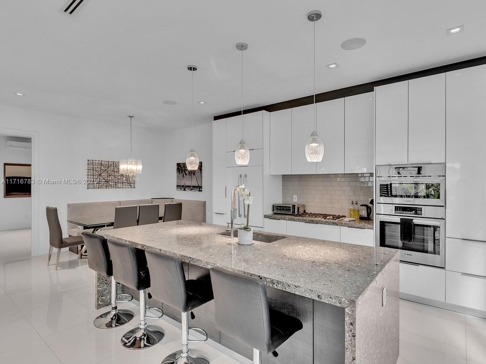 Recently Sold: $1,650,000 (5 beds, 4 baths, 3066 Square Feet)