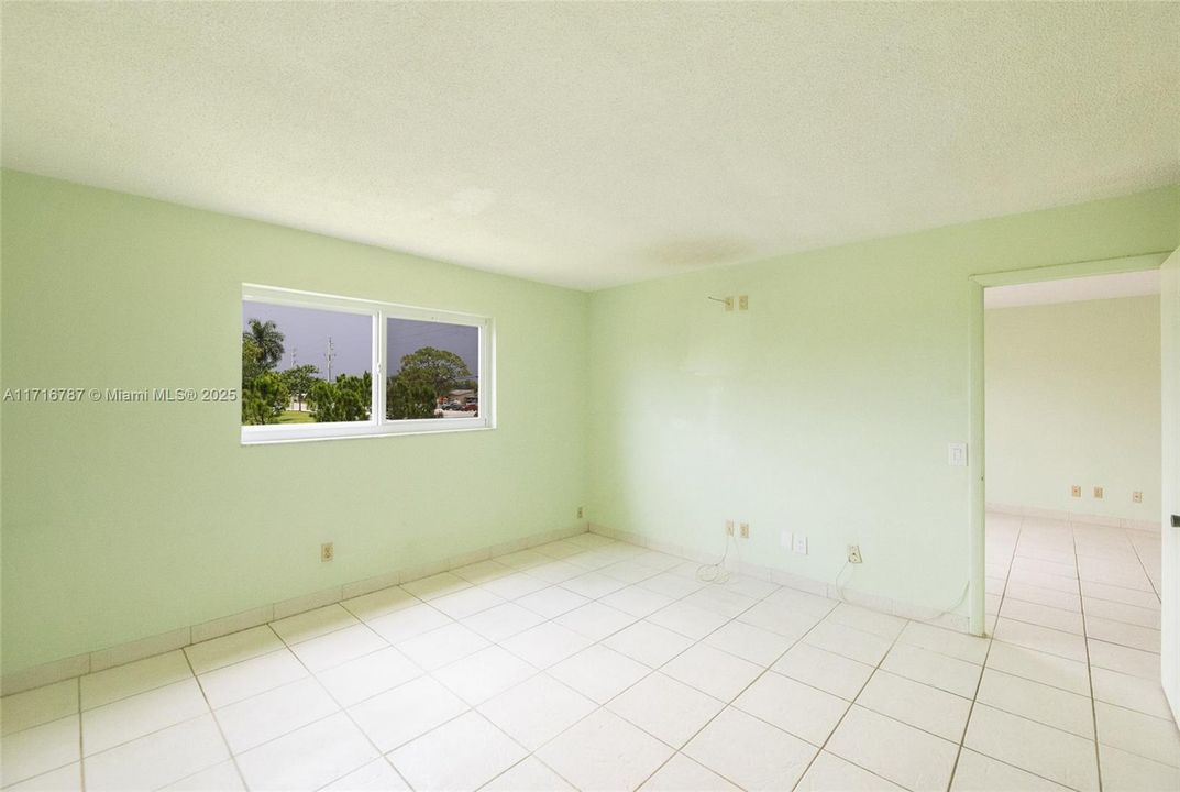 For Sale: $180,000 (2 beds, 2 baths, 912 Square Feet)