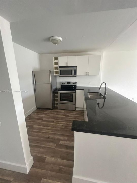 For Rent: $1,550 (1 beds, 1 baths, 740 Square Feet)