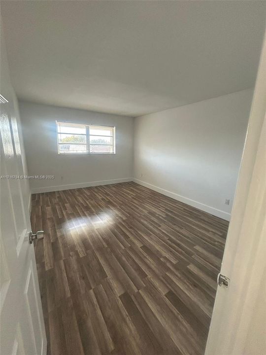 For Rent: $1,550 (1 beds, 1 baths, 740 Square Feet)