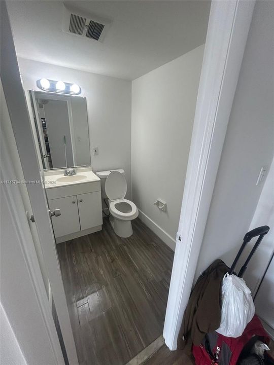 For Rent: $1,550 (1 beds, 1 baths, 740 Square Feet)