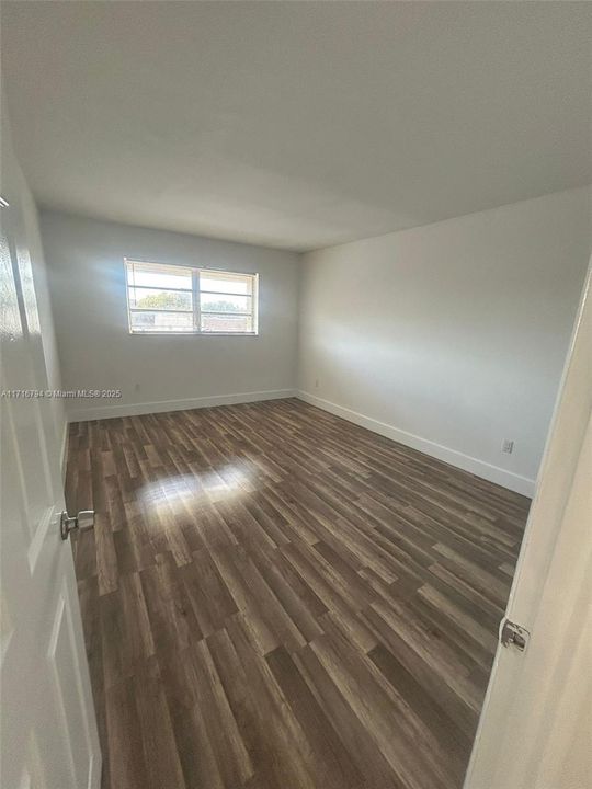 For Rent: $1,550 (1 beds, 1 baths, 740 Square Feet)