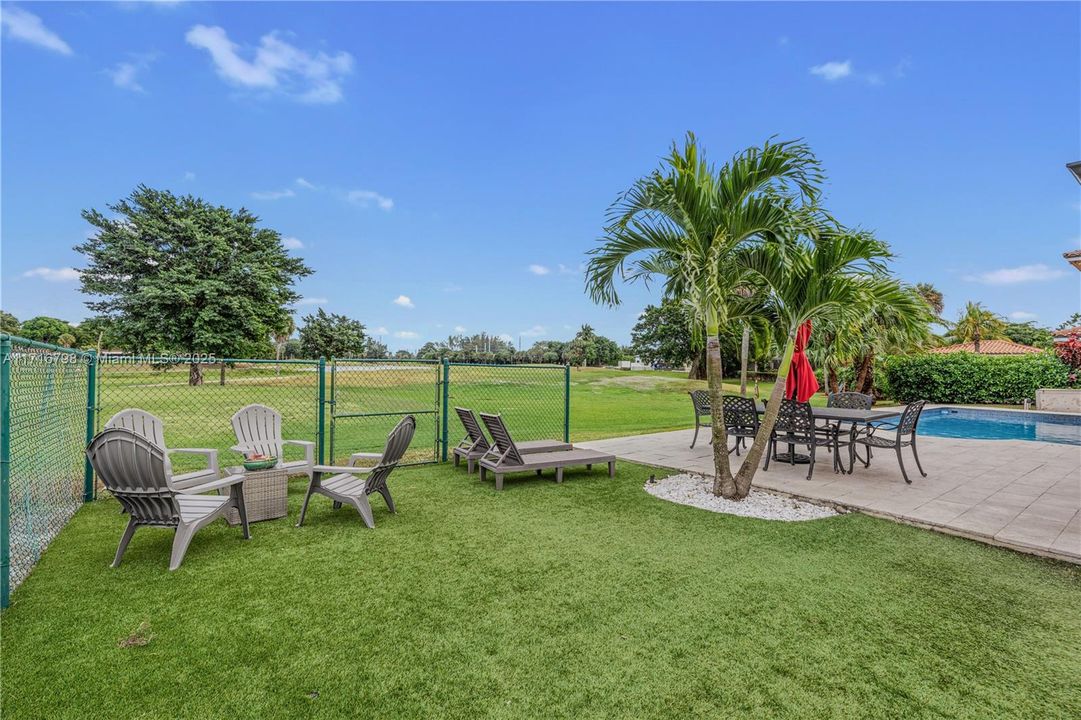 For Sale: $1,050,000 (3 beds, 2 baths, 2086 Square Feet)