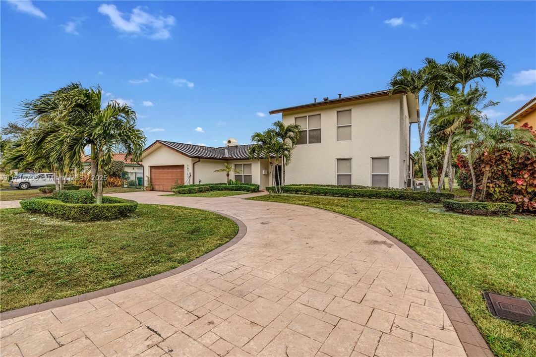 For Sale: $1,050,000 (3 beds, 2 baths, 2086 Square Feet)