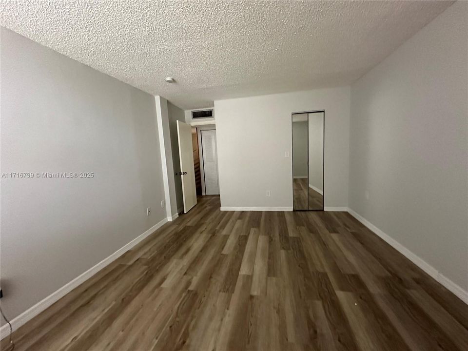 For Rent: $2,300 (2 beds, 2 baths, 906 Square Feet)