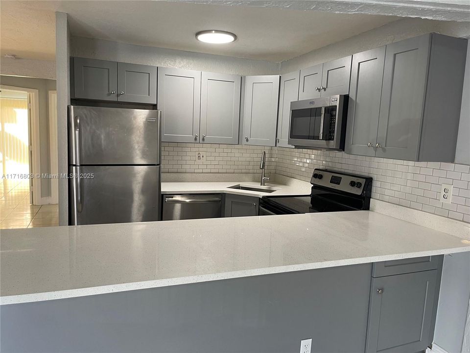 For Sale: $230,000 (2 beds, 1 baths, 849 Square Feet)