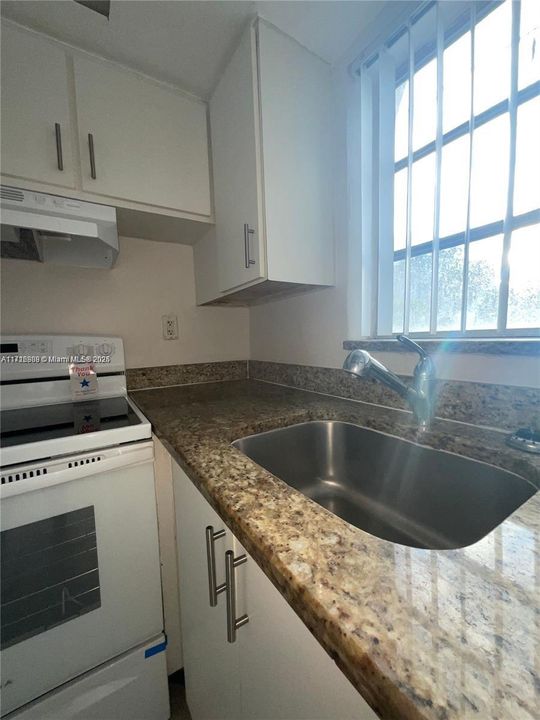 For Rent: $1,715 (1 beds, 1 baths, 989 Square Feet)