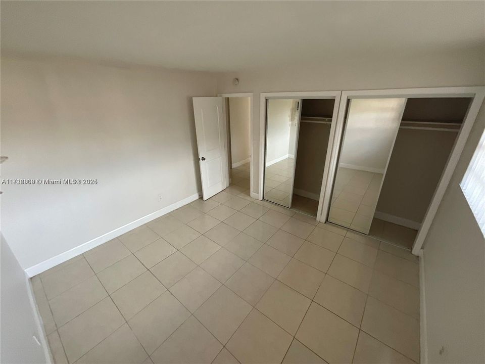 For Rent: $1,715 (1 beds, 1 baths, 989 Square Feet)