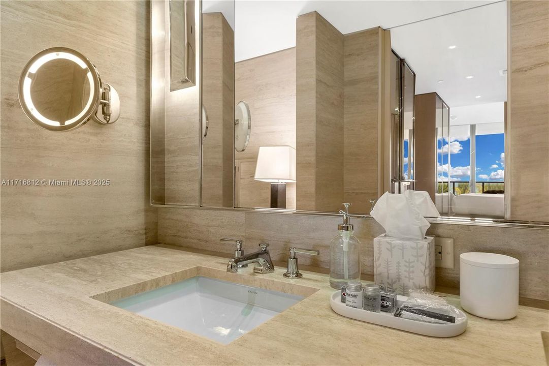 En Venta: $2,795,000 (2 camas, 2 baños, 1261 Pies cuadrados)