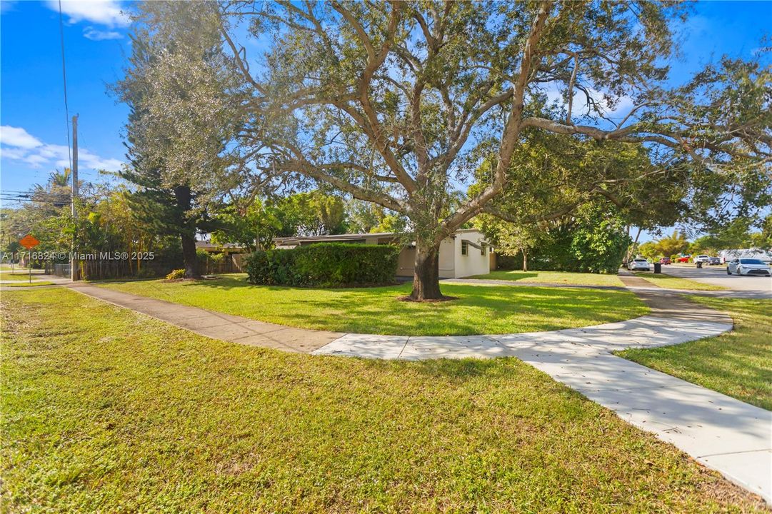 For Sale: $525,000 (3 beds, 2 baths, 1456 Square Feet)