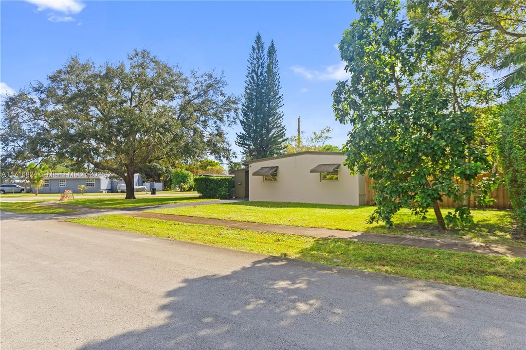 For Sale: $525,000 (3 beds, 2 baths, 1456 Square Feet)