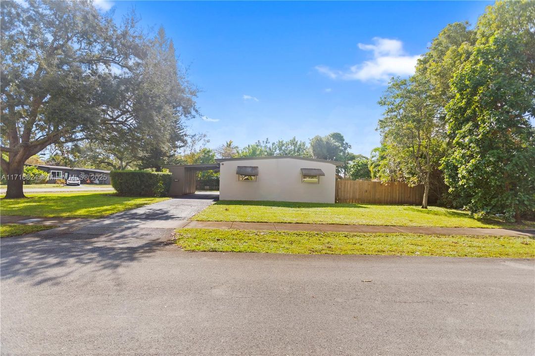 For Sale: $525,000 (3 beds, 2 baths, 1456 Square Feet)