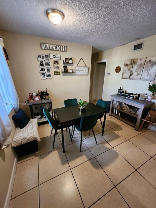 For Sale: $154,000 (1 beds, 1 baths, 736 Square Feet)