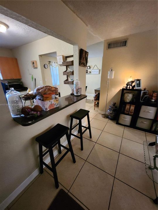 For Sale: $154,000 (1 beds, 1 baths, 736 Square Feet)