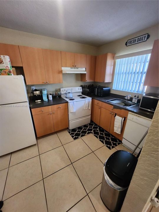 For Sale: $154,000 (1 beds, 1 baths, 736 Square Feet)