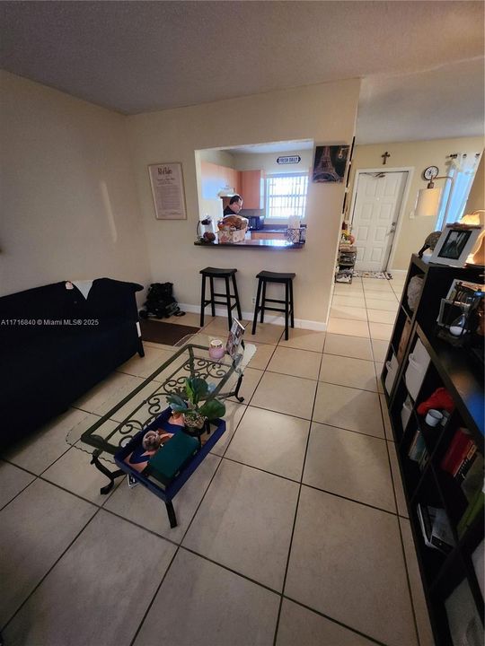 For Sale: $154,000 (1 beds, 1 baths, 736 Square Feet)