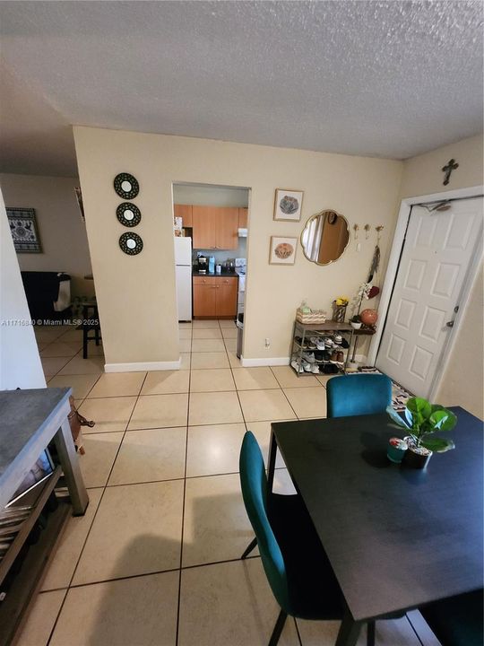 For Sale: $154,000 (1 beds, 1 baths, 736 Square Feet)