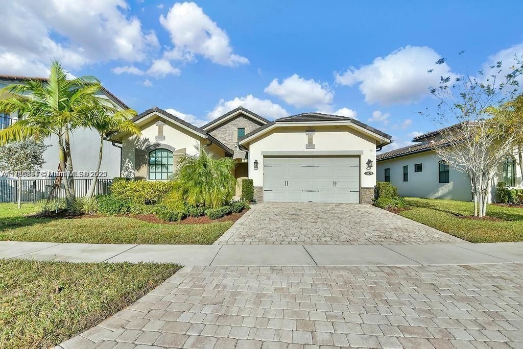 For Sale: $949,000 (3 beds, 2 baths, 2466 Square Feet)