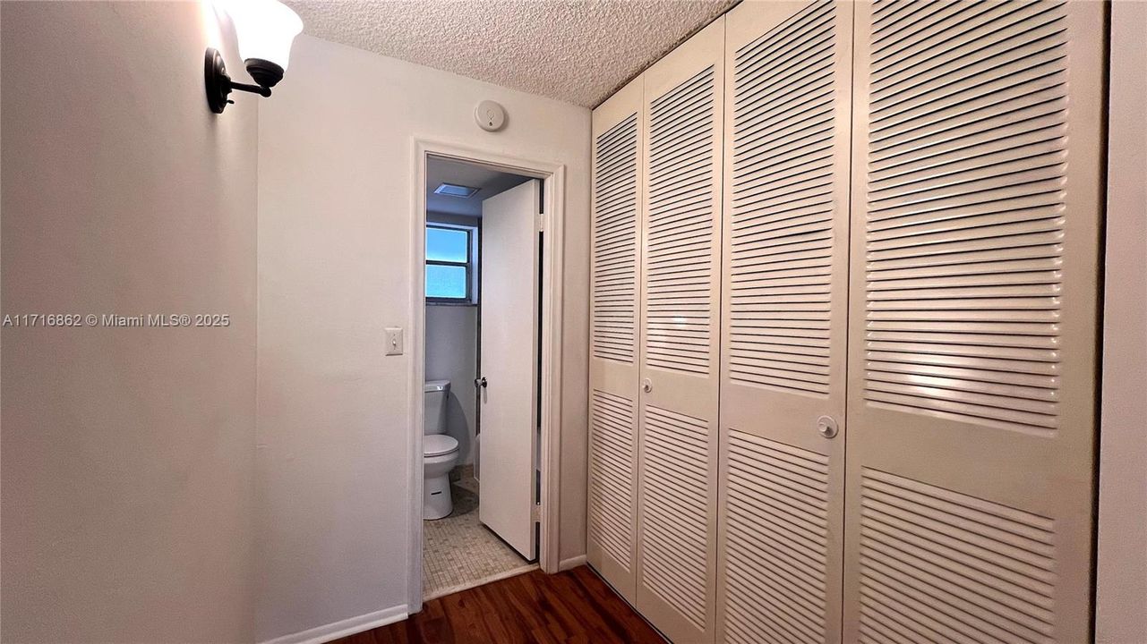 For Rent: $1,800 (1 beds, 1 baths, 812 Square Feet)