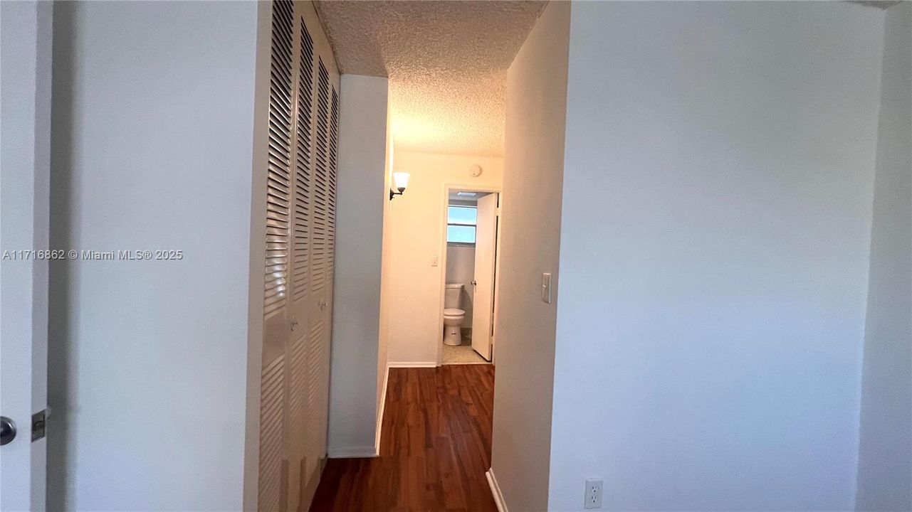 For Rent: $1,800 (1 beds, 1 baths, 812 Square Feet)