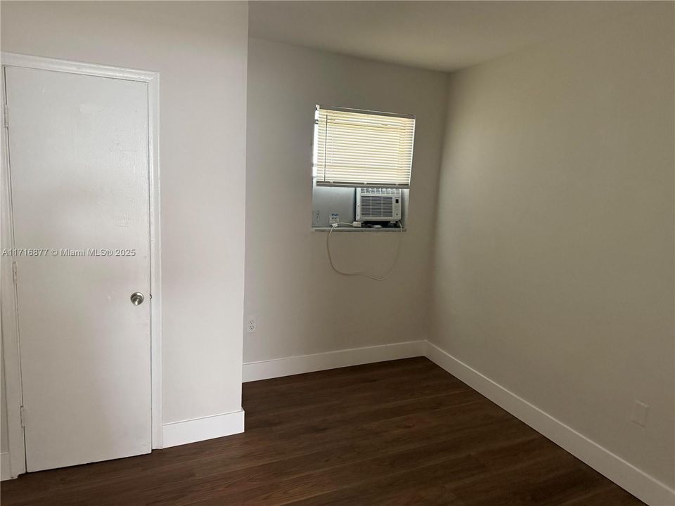 For Rent: $1,700 (2 beds, 1 baths, 5816 Square Feet)