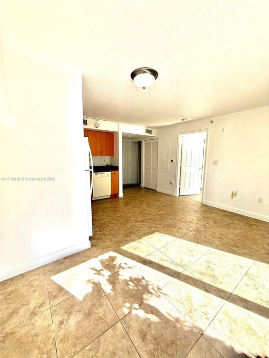 For Rent: $1,950 (1 beds, 1 baths, 498 Square Feet)