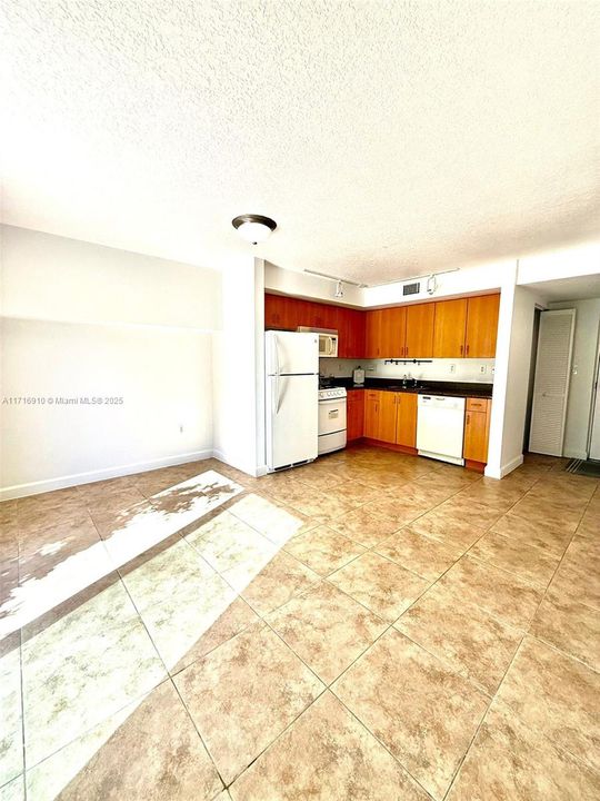 For Rent: $1,950 (1 beds, 1 baths, 498 Square Feet)