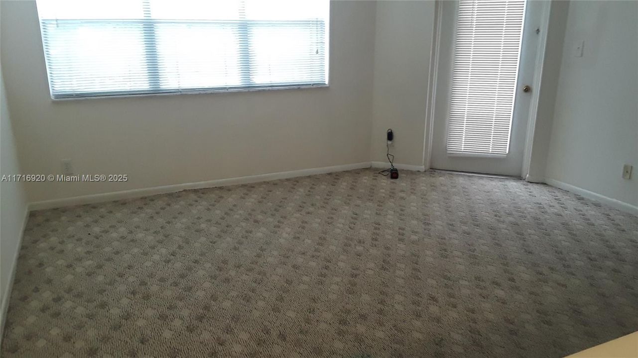 For Rent: $1,750 (1 beds, 1 baths, 650 Square Feet)