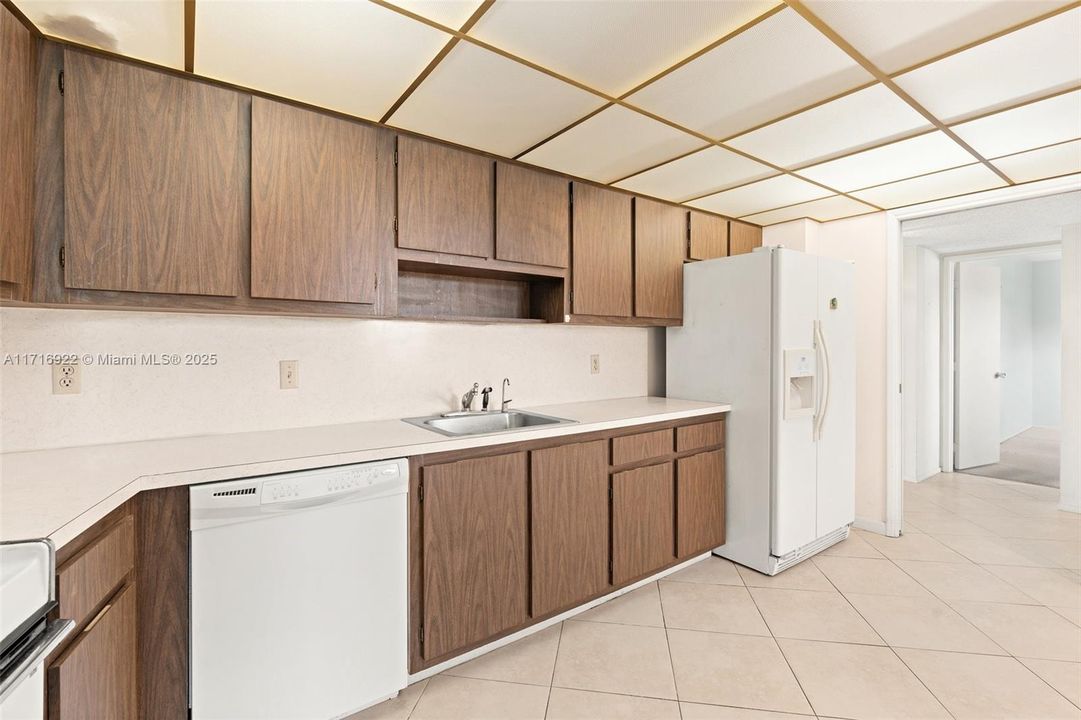 For Sale: $229,900 (2 beds, 2 baths, 1298 Square Feet)