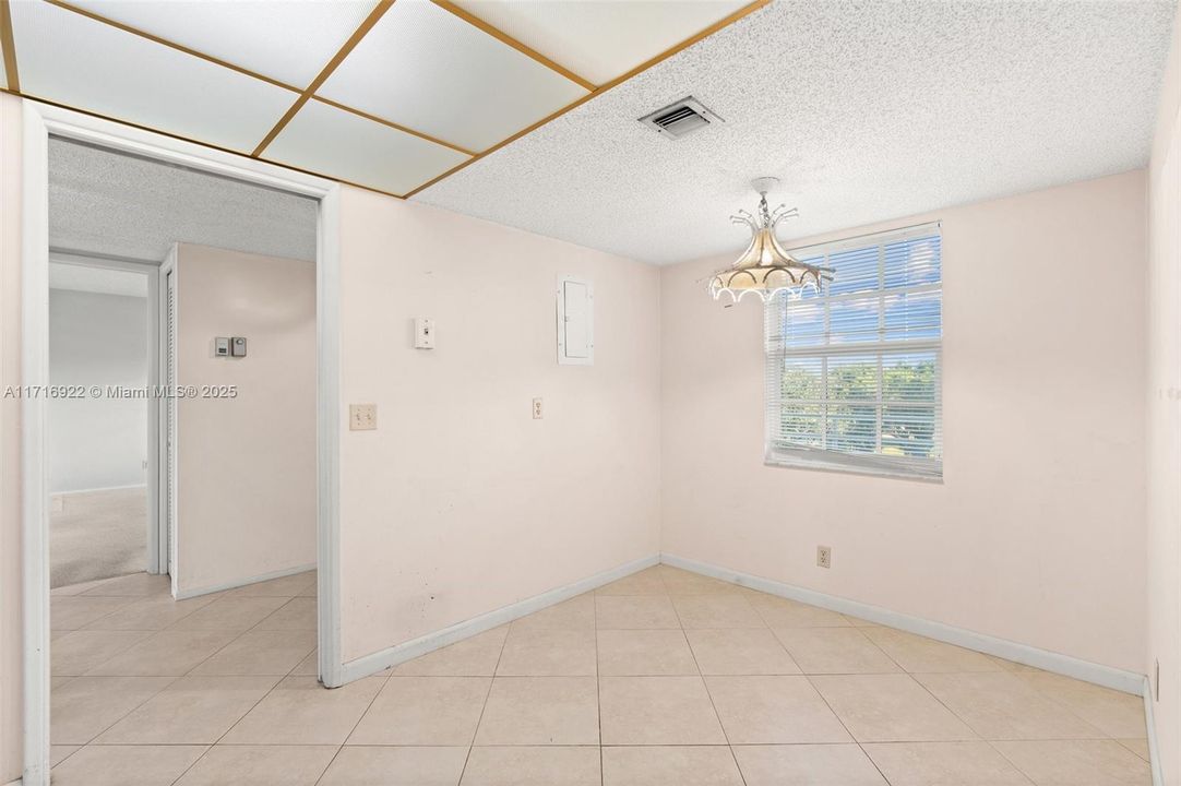 For Sale: $229,900 (2 beds, 2 baths, 1298 Square Feet)