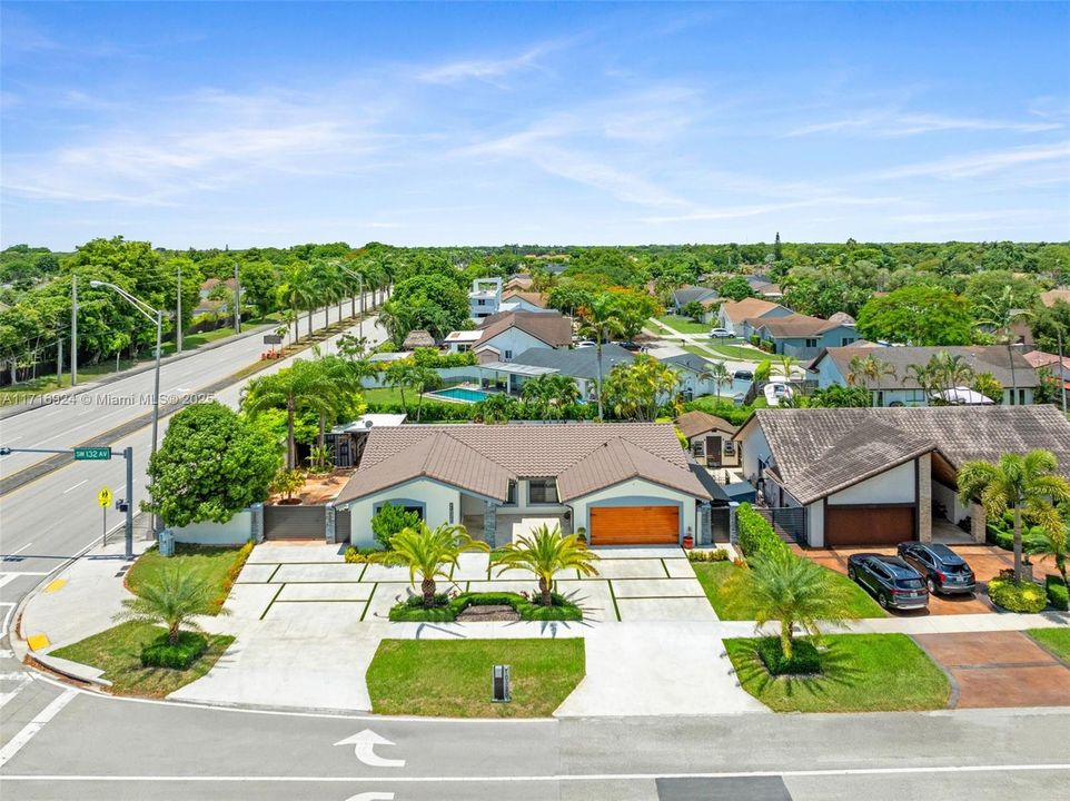 For Sale: $1,080,000 (4 beds, 2 baths, 2403 Square Feet)