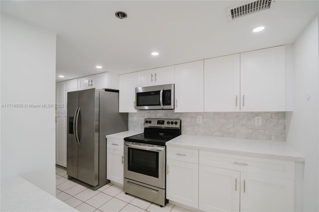 For Rent: $3,800 (2 beds, 2 baths, 1060 Square Feet)