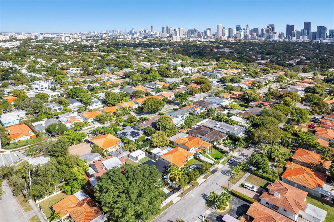 For Sale: $1,049,000 (3 beds, 2 baths, 1274 Square Feet)