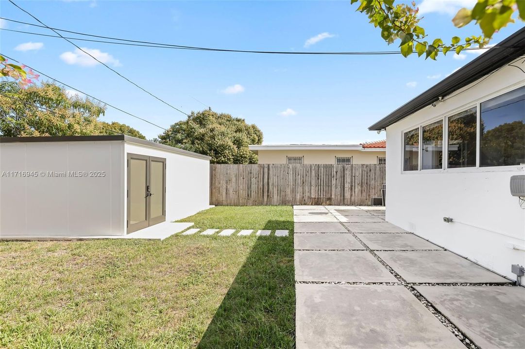 For Sale: $1,049,000 (3 beds, 2 baths, 1274 Square Feet)