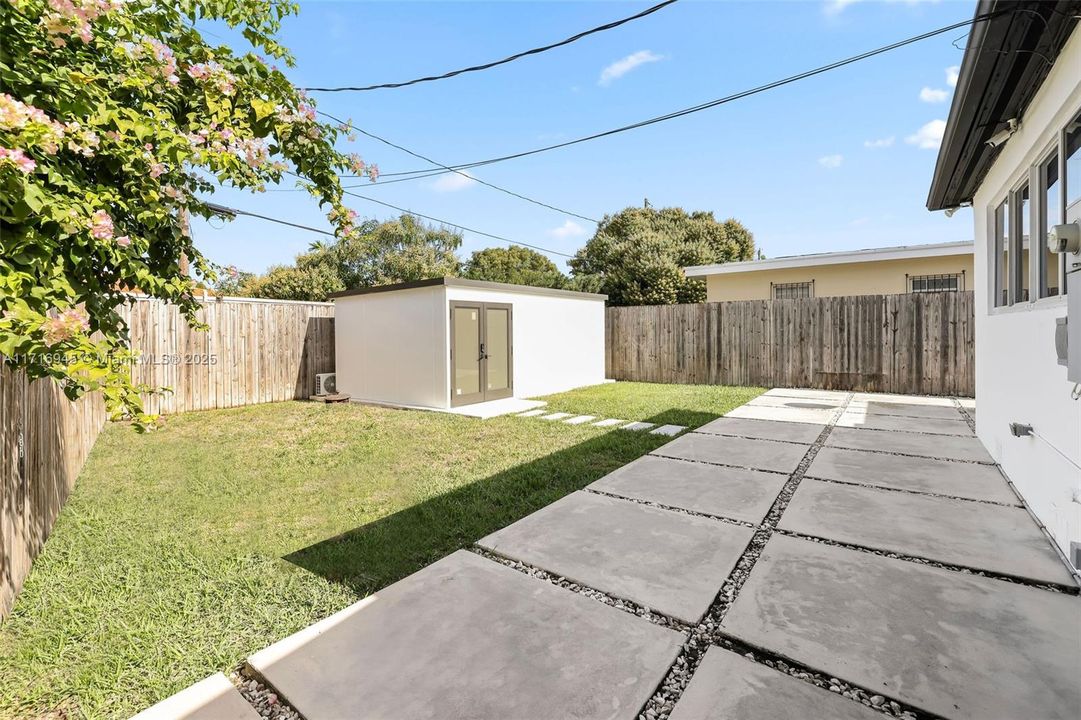 For Sale: $1,049,000 (3 beds, 2 baths, 1274 Square Feet)