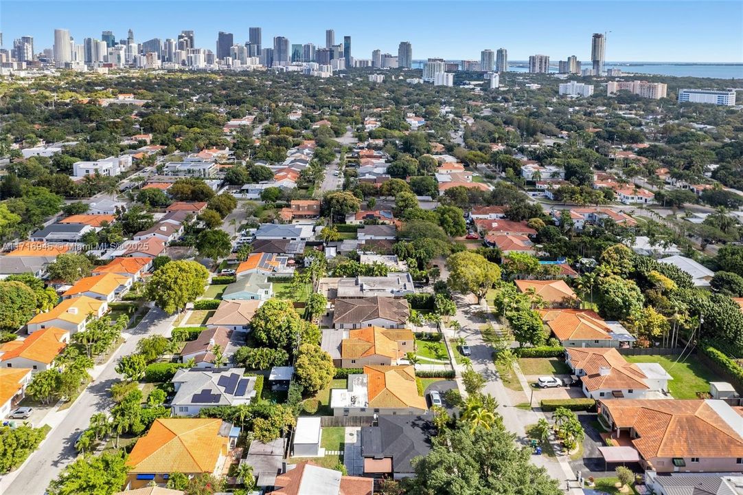 For Sale: $1,049,000 (3 beds, 2 baths, 1274 Square Feet)