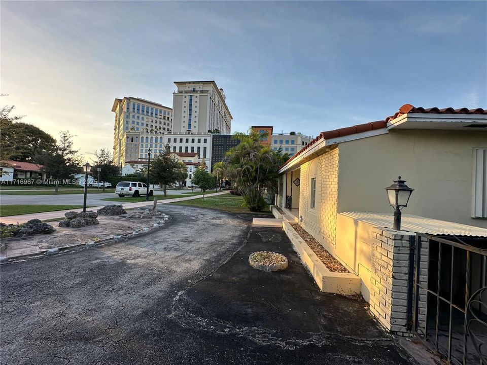 For Sale: $1,450,000 (3 beds, 2 baths, 1189 Square Feet)