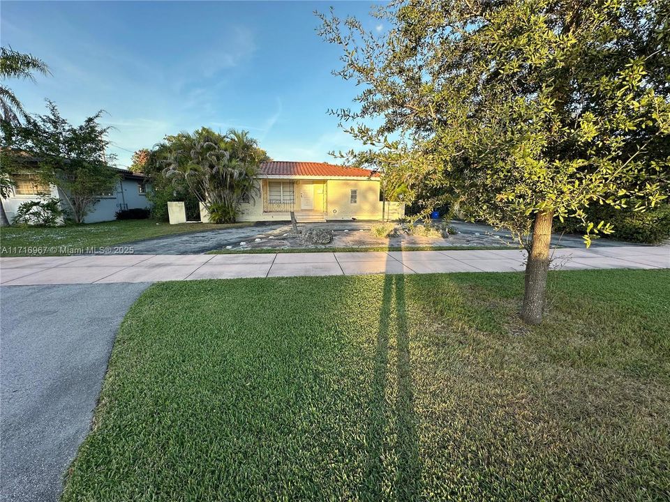 For Sale: $1,450,000 (3 beds, 2 baths, 1189 Square Feet)