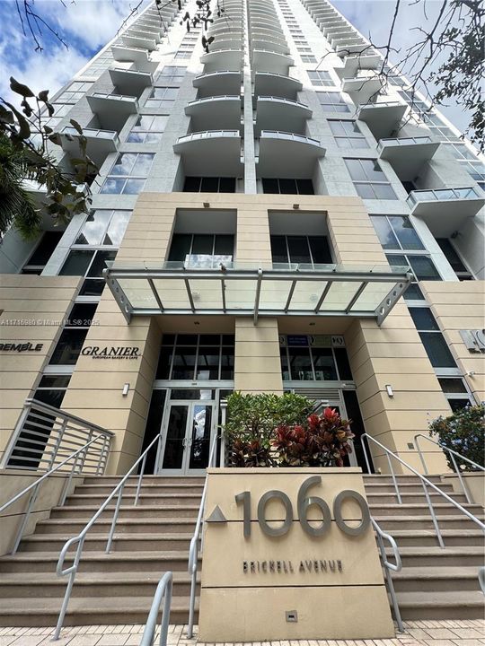 For Rent: $4,100 (2 beds, 2 baths, 1288 Square Feet)