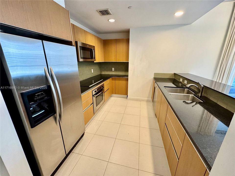 For Rent: $4,100 (2 beds, 2 baths, 1288 Square Feet)